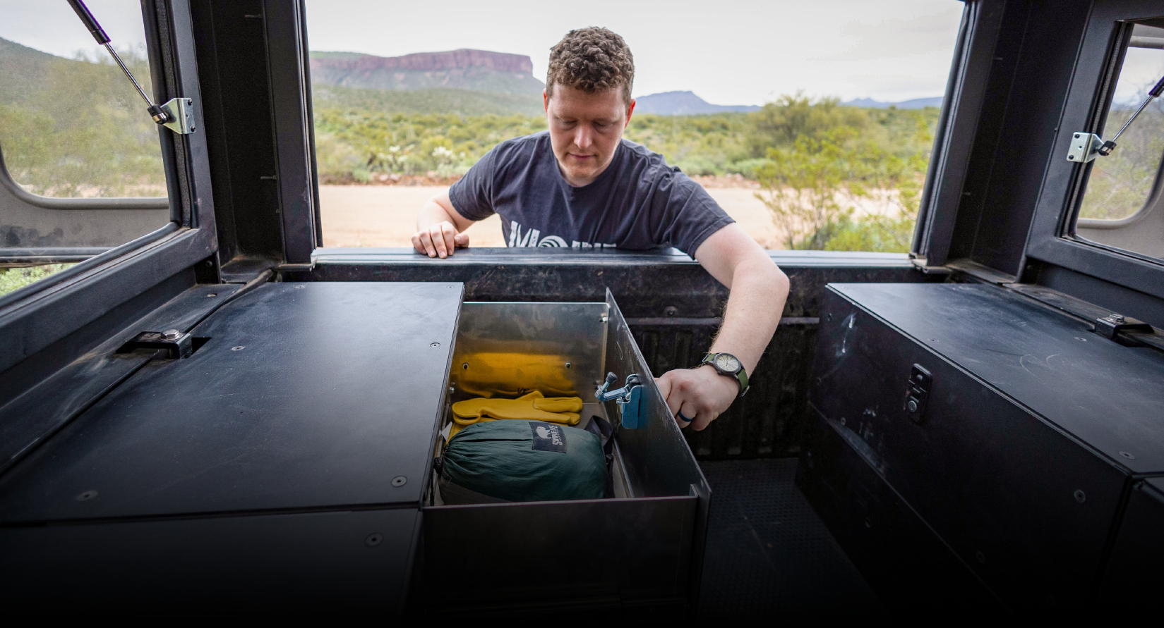 hero_slide_template--18275587784751__fm_custom_campers_interior_TLkmCh_template--18275587784751__fm_custom_campers_interior_TLkmCh_11