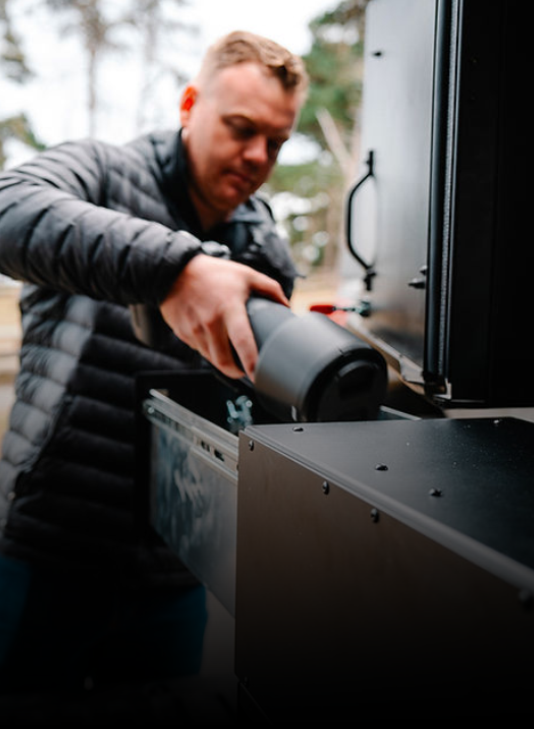 hero_slide_hero_slides_aUthbX_template--18275587784751__fm_custom_campers_interior_TLkmCh_11