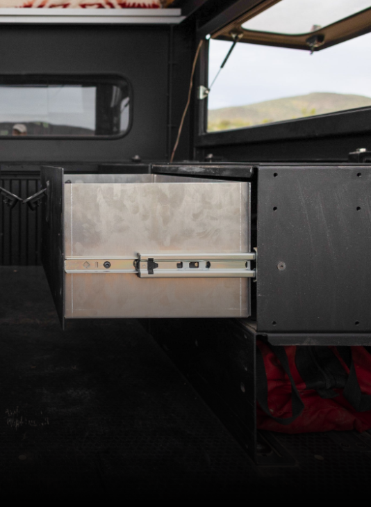 hero_slide_hero_slides_wCbrYn_template--18275587784751__fm_custom_campers_interior_TLkmCh_11