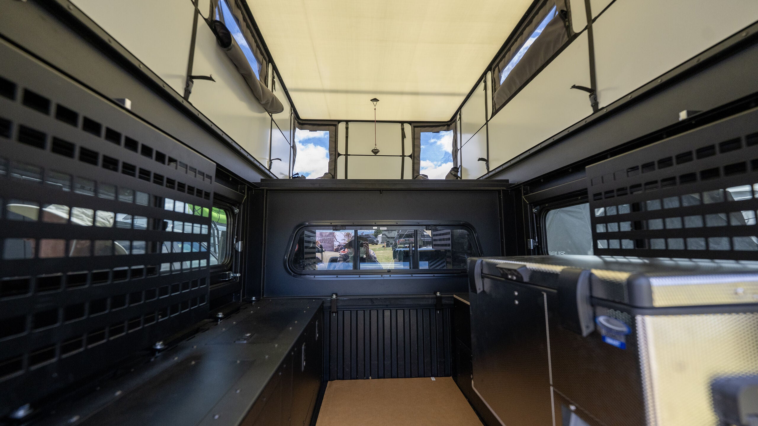 featured_img_template--18717520920623__fm_cat_custom_capmper_interior_ytbWzK_7950678130735